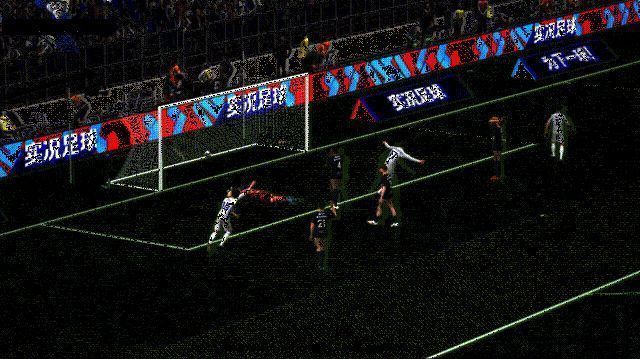 贝克汉姆中场一脚挑传，精准找到前插队友，完成空中连线