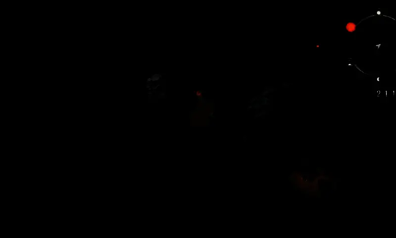 《Rekindled Trails》游戏场景，主角手持火把行走在森林小径，周围漂浮着温暖的光点