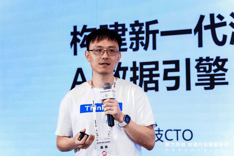 AI生成游戏角色概念图，展示AI在美术设计中的高效应用