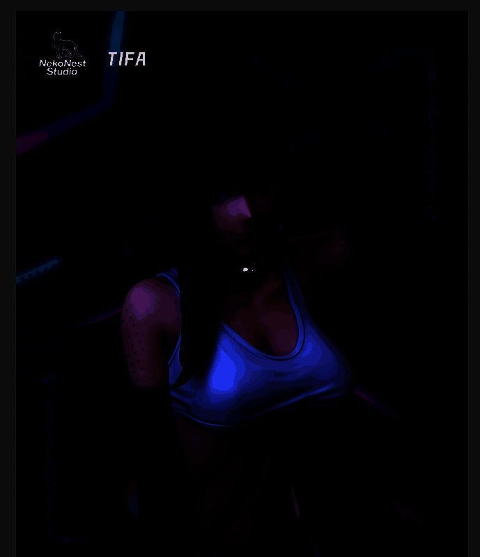 背面视角展示，猫尾高高翘起，背部线条流畅，细节刻画精致