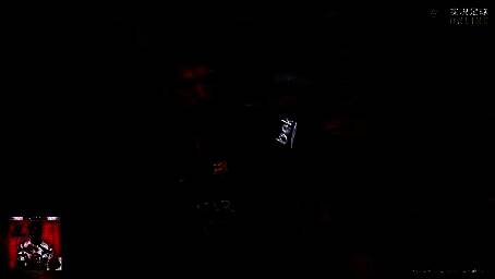 内马尔身穿巴萨球衣与梅西、苏亚雷斯庆祝进球的温馨画面，三人拥抱在一起，展现深厚队友情谊