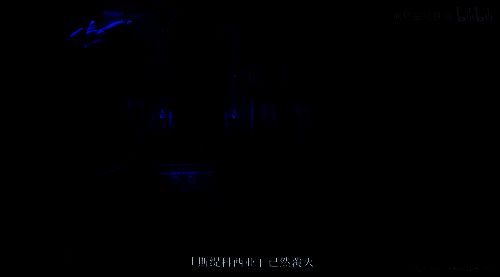 游戏新地图‘黎明云崖’场景展示，悬崖之上浮现出金色神殿，光影交错极具视觉冲击