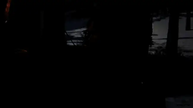 吉田修平在采访中的画面，神情专注地谈论游戏产业现状