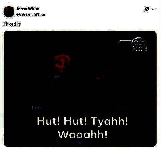 林克在法庭激动站起，手指对方，表情坚定，屏幕下方出现‘OBJECTION!’特效字样