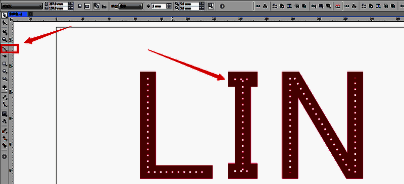 使用贝塞尔工具在文字中间绘制虚线，并设置为虚线样式的最终效果