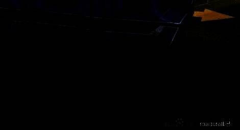 履带车辆尝试转向时出现轻微穿模现象，但整体仍可操控