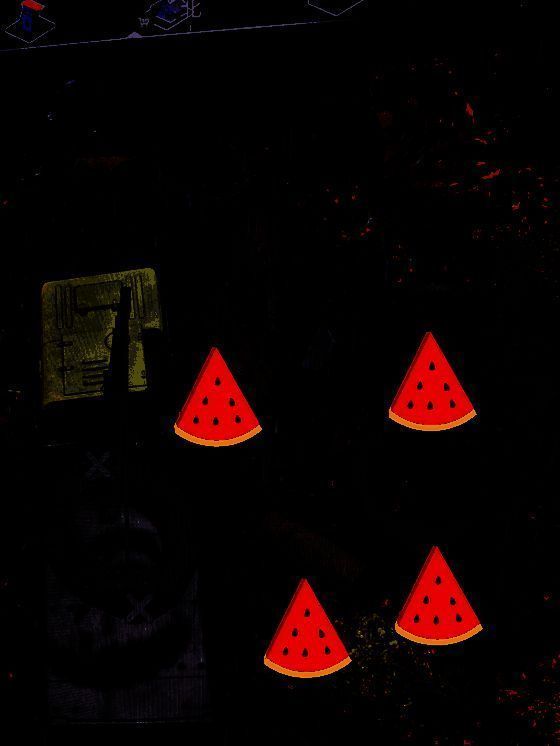 玩家在游戏中浏览施工仓库商品的截图，界面高亮显示迷你叉车与微型车辆模型，价格标签闪烁金色光芒