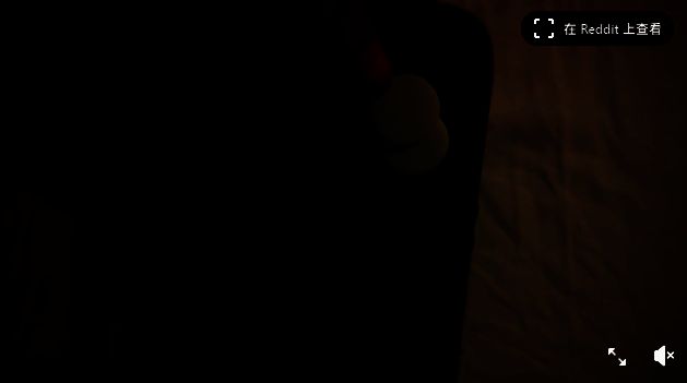 3D打印的定制化摇杆配件实物图，展示其贴合Steam Deck原装结构的设计细节