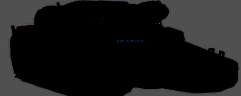 《绝地潜兵2》中湮灭坦克在战场上行进的场景，炮塔旋转，散发出红色能量光芒，周围硝烟弥漫