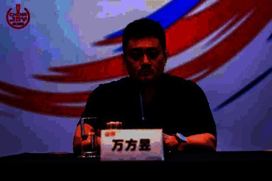 上海汉威信恒总经理万方昱主持发布会