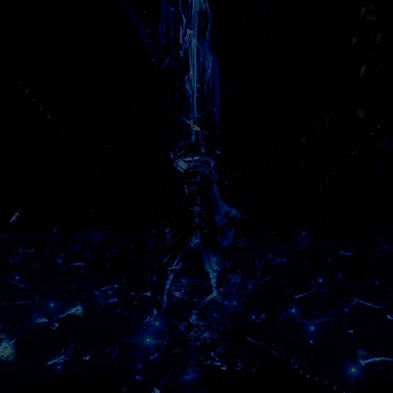 《明末：渊虚之羽》女主角释放大招瞬间，周身环绕蓝色能量光效，背景为破败古庙，战斗氛围紧张激烈