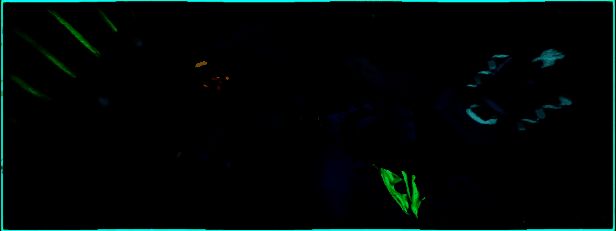 玩家在熔岩裂谷区域与火焰巨人激烈交战，背景岩浆喷涌，敌人释放爆甲技能