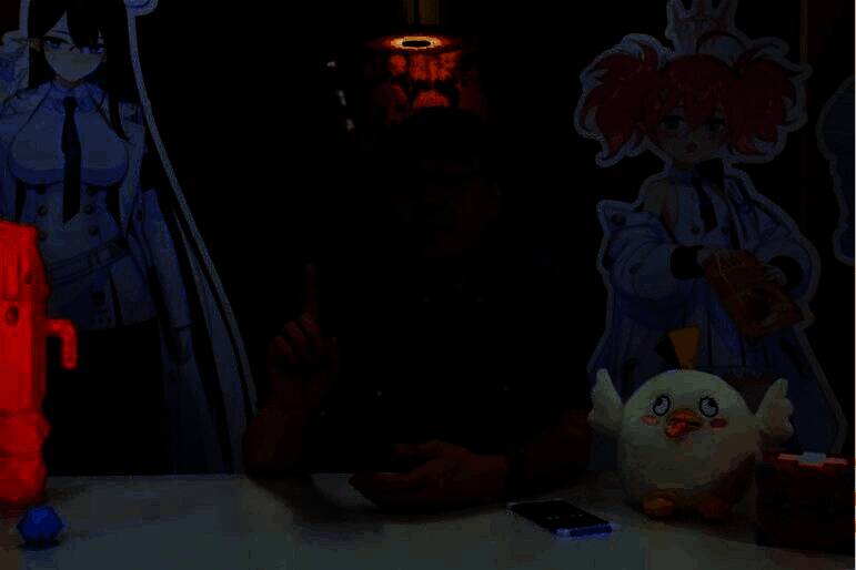 金用河现任形象，身穿正装出席活动，神情沉稳，与年轻时风格迥异