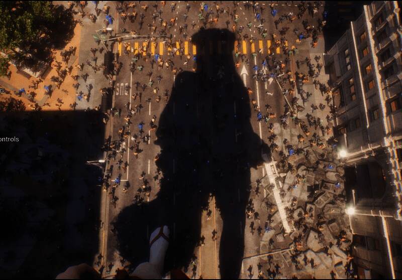 小人类视角下，巨人的腿部占据整个画面，地面因脚步震动裂开，营造出强烈的压迫氛围