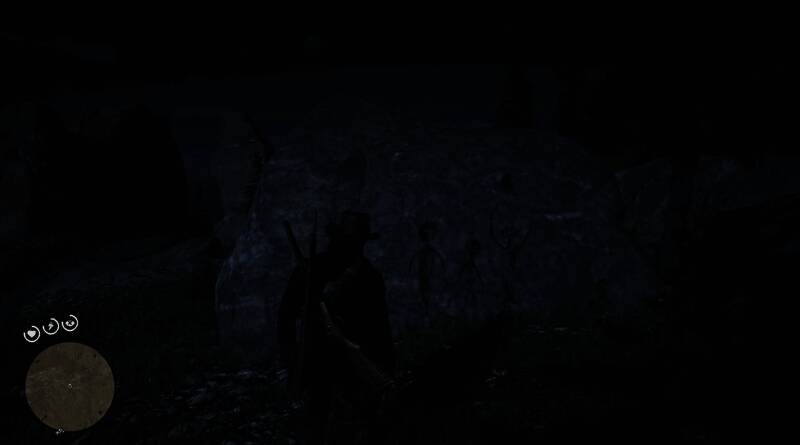 岩壁上的红色涂鸦，画着半月与类人生物，风格原始而诡异