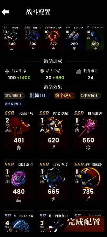 两名女鬼在教室门口徘徊，神情诡异，灯光忽明忽暗