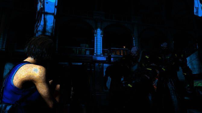 《生化危机9》预告画面曝光，黑暗阴森的森林场景中主角持枪前行，气氛压抑紧张