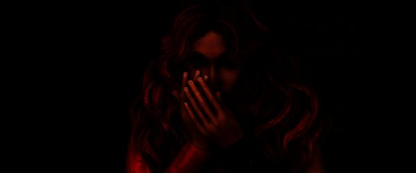 游戏内场景截图，多名玩家聚集在大厅中讨论案情，气氛凝重，背景灯光昏暗