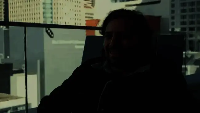 Eric Barone工作台手绘草图曝光，画面中包含《恐怖巧克力工厂》的怪物设计与场景构想，风格怪诞且富有细节