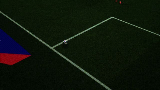 卡西利亚斯在比赛中连续扑救，动作流畅连贯的GIF动图