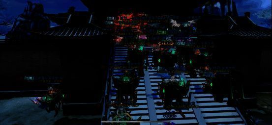 止战之殇参赛队员游戏内合影，角色整齐列队于驻地广场，背景旗帜飘扬，氛围庄重中带着喜悦