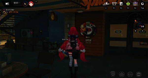 鲨鱼奶昔广告牌立于海边，蓝色背景搭配卡通鲨鱼图案，极具视觉冲击力