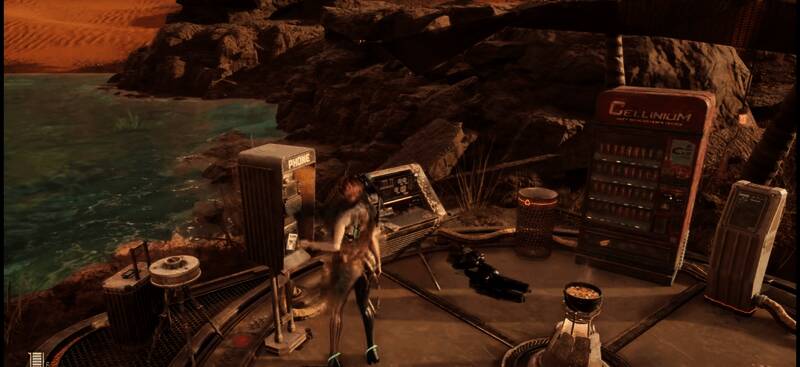 大沙漠湖边传送点实景图，角色站在木桥上，背景为夕阳下的沙丘