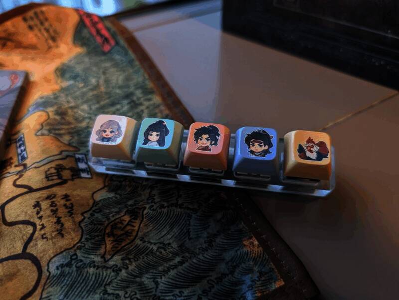 主角与多位女性角色互动的概念图，展现不同情感氛围下的邂逅场景，包括林间对峙、酒馆谈笑等