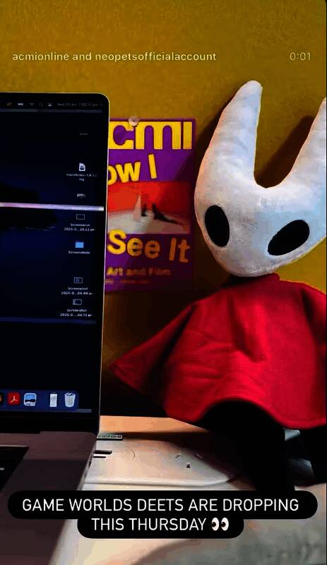 展览中将展出的黄蜂骑士周边徽章与艺术卡片