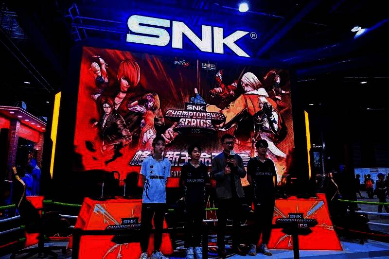 Kakaxi与Ruoxu在娱乐赛中操作角色对战，笑容满面