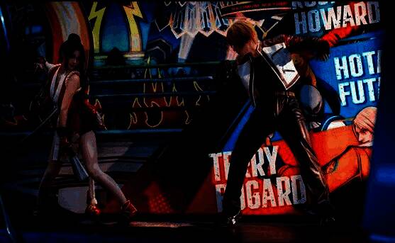 不知火舞Coser与玩家合影，笑容甜美，展台人头攒动