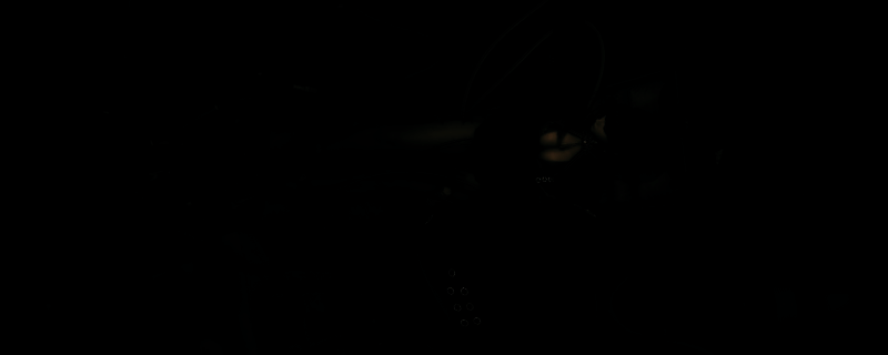 游戏《剑星》中主角与百合牵手的温馨剧情画面，背景为黄昏下的城市剪影，氛围感十足