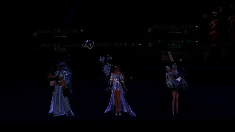 家族群聊截图，成员头像整齐排列，聊天内容充满调侃与欢乐