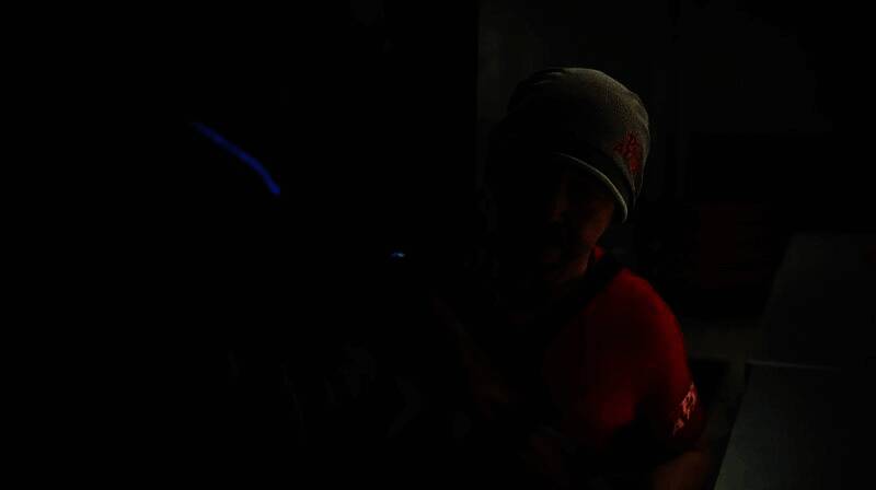 《死亡搁浅2》中出现的VTuber兔田佩克拉角色立绘，身穿游戏内预备役服装，背景为冥滩场景