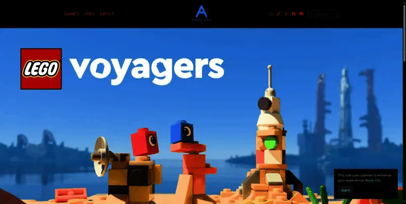 《乐高旅行者》官网页面截图，展示游戏标题、角色形象与背景场景