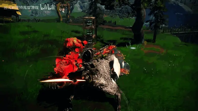 飞燕刀使用者在空中高速突进，刀光划出蓝色轨迹，正对巨兽颈部发起斩击