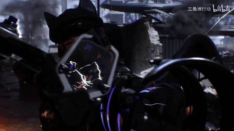 露娜佩戴专属手表与挂饰特写，细节工艺精致，充满未来感