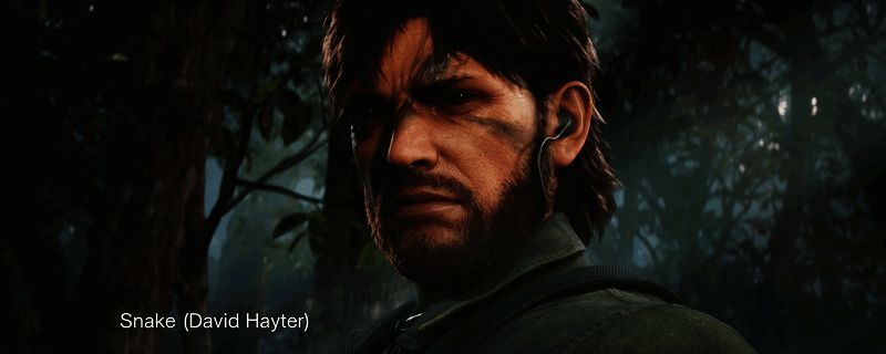 《合金装备3：重制版》游戏中主角在丛林中潜行的场景，周围植被茂密，氛围紧张，展现高画质重制细节