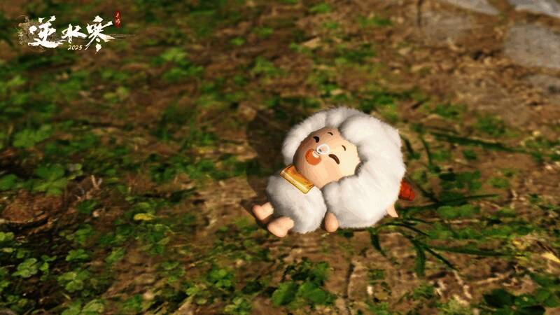 《逆水寒》宠物懒羊羊及其焕绒皮肤对比展示，毛色更明亮，眼神更灵动
