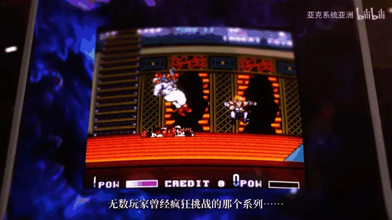 《双截龙再临》游戏场景展示，废墟城市背景中角色站立于火焰前，周围是崩塌的建筑和烟雾弥漫的天空