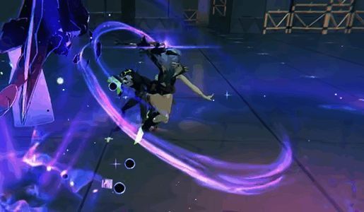 连携技释放瞬间，卢西娅周身散发紫色能量漩涡，敌人被拉向中心，屏幕提示无敌状态激活