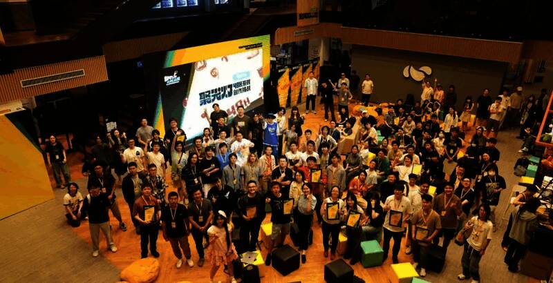 开发者使用AI工具进行游戏内容生成的场景示意图，屏幕上显示AI生成的角色立绘与场景设计