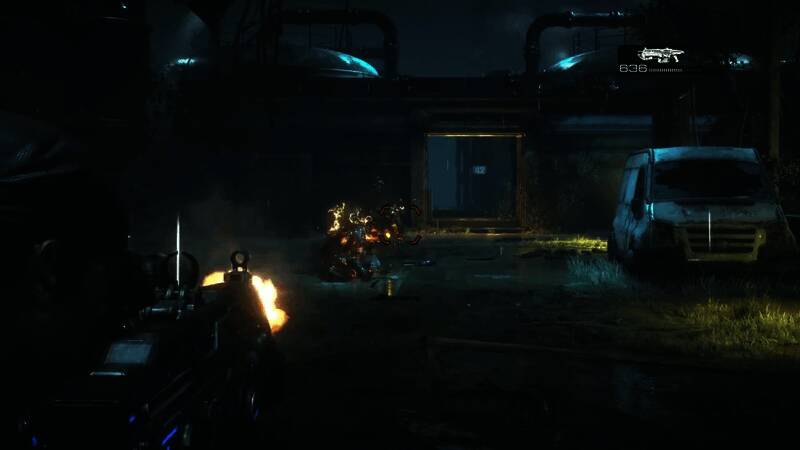 Boss战场景，巨型敌人破墙而出，压迫感十足