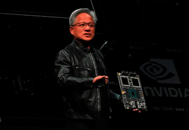 玩家在高端PC平台上运行3A大作，屏幕中呈现极致光影效果，展现RTX 50系列强大图形处理能力