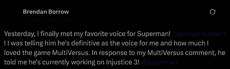 凯文·康罗伊过往配音工作照，画面庄重，致敬这位为蝙蝠侠献声多年的传奇演员