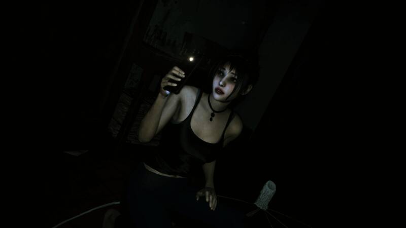 昏暗教室中，课桌翻倒，黑板上用血写着不明文字