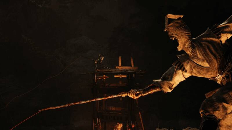 游戏战斗画面截图，主角在红色丝线缠绕的空间中与傀儡敌人激烈交战，技能特效绚丽