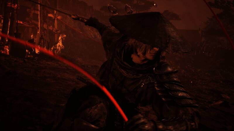 Boss战场景，主角面对漂浮空中的‘大师兄’，四周红线飞舞，火焰升腾，极具视觉冲击力