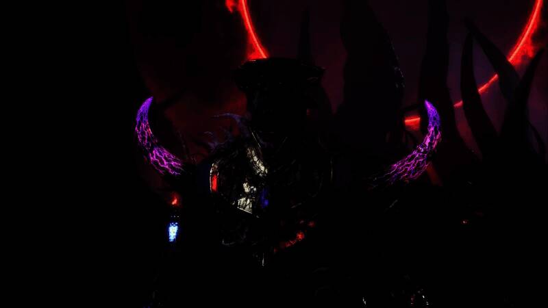 游戏地图界面展示，广阔大陆上遍布任务标记与探索区域，界面右下角显示角色小队状态