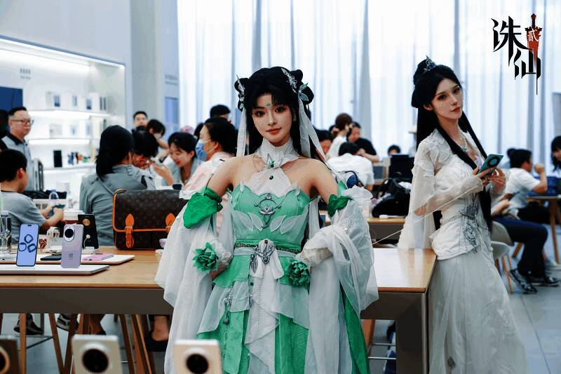 《诛仙2》与华为联合展区全景，融合仙侠与科技元素，玩家积极参与互动